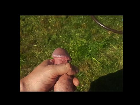 ❤️ O bunăciune fierbinte își face sex cu păsărica roz și ejaculează cu un squirt într-o grădină de vară ❤❌   at ro.porn-list.ru ️❤