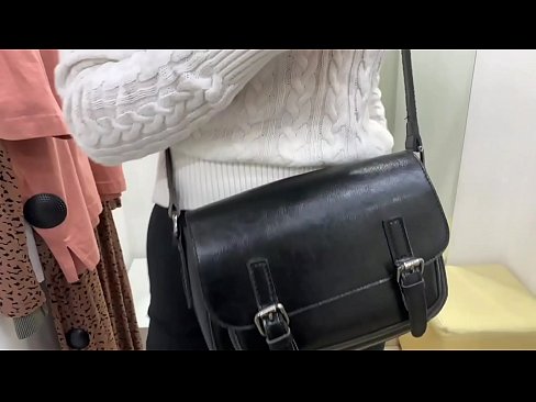 ❤️ Masturbarea în public a tinerei târfe FeralBerry cu un dildo în cabina de probă ❤❌   at ro.porn-list.ru ️❤